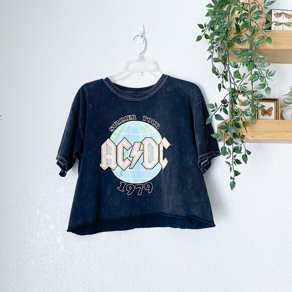 🦋 ACDC 1979 Rustic Band Crop Top Graphic Tee Size Large - Picture 1 of 3